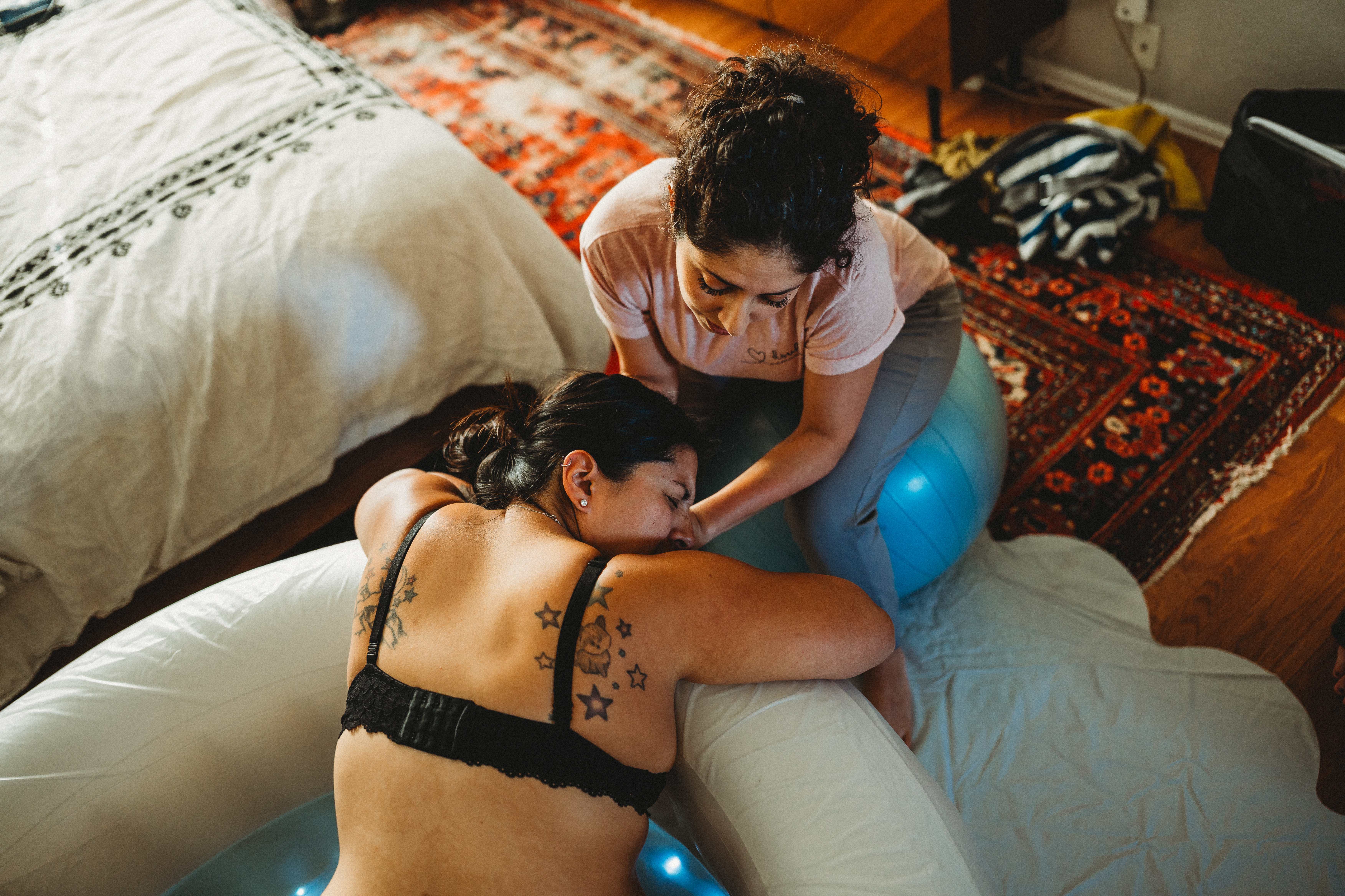 Overhead view of Maribel supporting a mother laboring in the birth pool